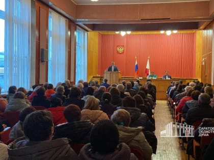 На встрече с жителями Михаил Исаев пообещал вернуться в Лысые Горы с Алексеем Петаевым