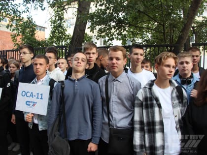 Торжественная церемония поднятия Государственного флага в институте