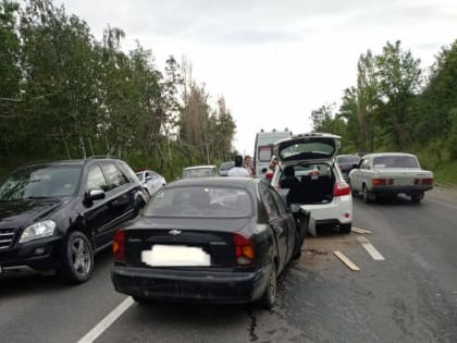 В массовом ДТП на Ново-Астраханском шоссе пострадали два человека