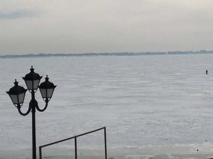 Крещенские купания: на Волге впервые измерили толщину льда