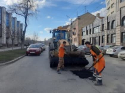 В Саратове продолжается текущий ремонт улично-дорожной сети