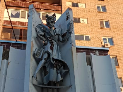 Фигуры на фасаде «Мадонны» хотят привести в порядок