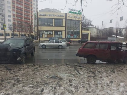 "Четверка" и "Спортейдж" не поделили перекресток в Ленинском районе