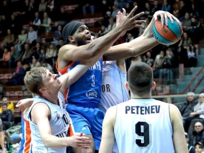 Саратовский "Автодор" при новом наставнике победил "Самару"