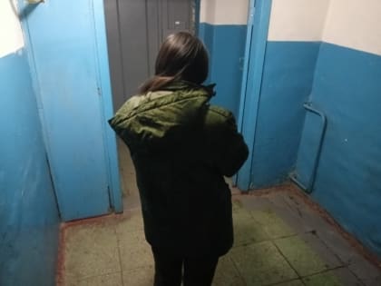 Саратовец обнаружил в подъезде мертвого брата