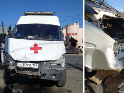 В Балаково машина скорой помощи с пациентом врезалась в иномарку