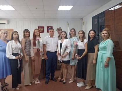 Сергей Пименов вручил выпускникам школ района Почётный знак Губернатора Саратовской области "За отличие в учёбе"