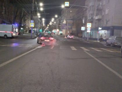 В центре Саратова "15-я" сбила женщину