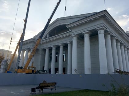 На стройке театра оперы и балета в Саратове произошел несчастный случай