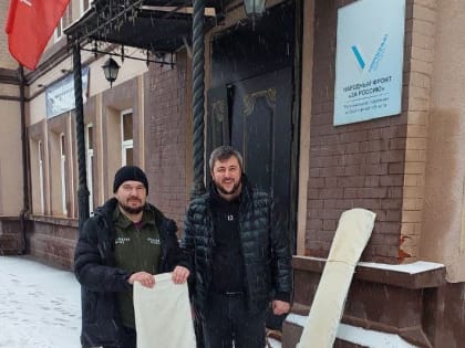 Павел Солопов помог жительнице Саратова доставить ее груз для бойцов СВО в пункт сбора