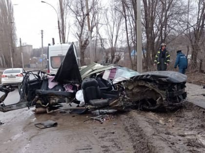 В Заводском районе водитель "Киа" неудачно въехал в столб