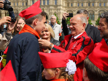 Сергей Обухов — «Независимой газете»: «Прежняя система идеологических нарративов сдохла, поэтому сейчас власть мимикрирует, ища патриотизм как раз в советском прошлом»