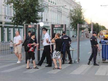 В Саратове 6,5 тысяч выпускников собрались на «Розу ветров»