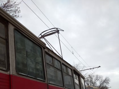 В центре Саратова из-за неисправного троллейбуса встали трамваи