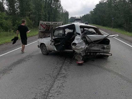 На трассе под Саратовом в ДТП с легковушками пострадали взрослые и 2-летний ребенок