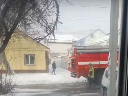 В Саратове горел дом на три семьи