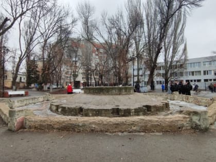 Павел Сурков поручил благоустроить сквер на Ильинской площади в Саратове