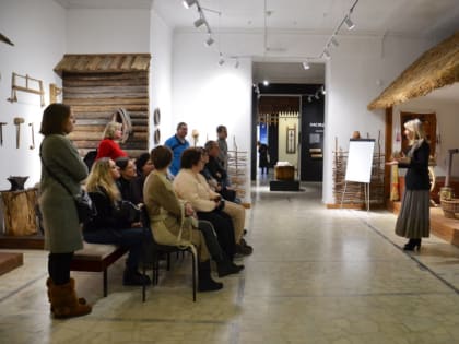 Сегодня Энгельсский краеведческий музей посетили жители и гости города Энгельса в сопровождении известного саратовского экскурсовода Дениса Жабкина