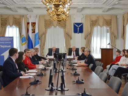 Сергей Овсянников пообщался с представителями «Движения первых»