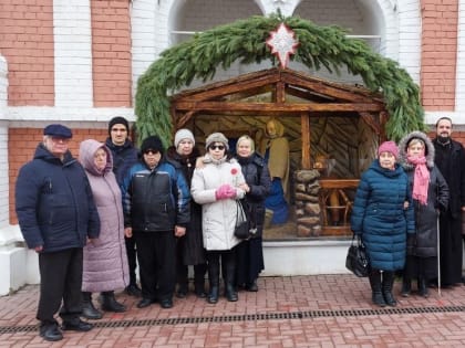 Члены Общества слепых помолились у ковчега с мощами блаженной Матроны
