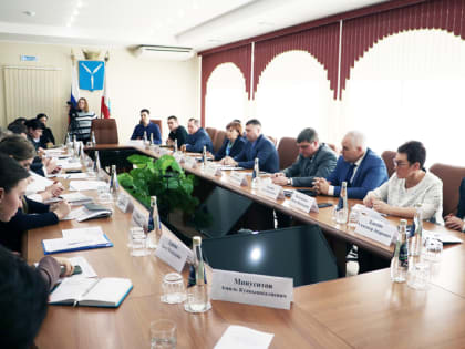 В облдуме обсудили раннюю профориентацию и занятость молодежи