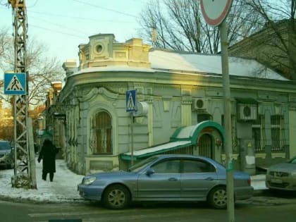 В Саратове восемь домов приговорили к сносу, один реконструируют