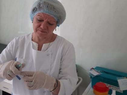 Первый замминистра Минздрава РФ наградил медсестру  из Красноармейска