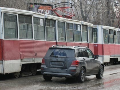 В Саратове из-за ДТП изменилась схема движения автобусов и встали трамваи