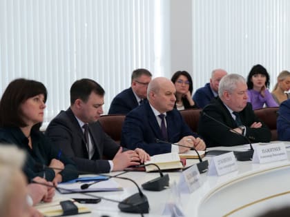 Губернатор Роман Бусаргин провел постоянно действующее совещание с участием зампредов и министров Правительства области, а также глав районов
