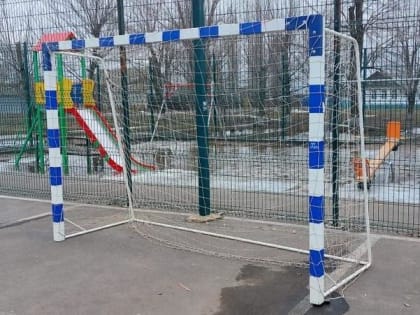 Придавленная футбольными воротами девочка скончалась