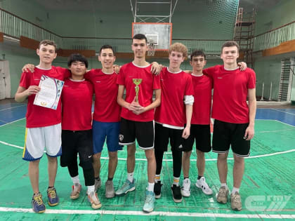 НИ ДНЯ БЕЗ ПОБЕДЫ! КОМАНДА ЮНОШЕЙ ЭТИ СГТУ СТАЛИ ПЕРВЫМИ В СОРЕВНОВАНИЯХ ПО СТРИТБОЛУ