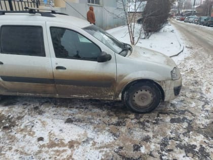 У саратовской фирмы арестовали "Ларгус" из-за долгов по налогам