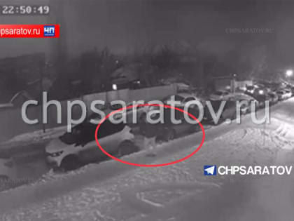 Неизвестный поджег дом в центре Саратова