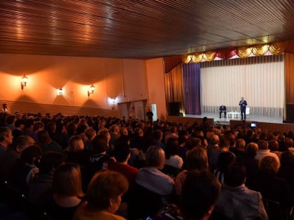 Подросток рассказал саратовскому губернатору о поездках на такси в музыкальную школу