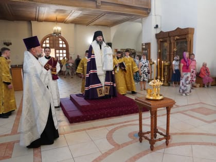 Епископ Варфоломей совершил всенощное бдение в Свято-Троицком кафедральном соборе г. Балаково