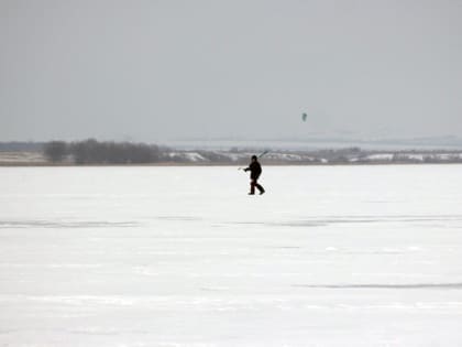 Запрет выхода на лед в Саратовской области продлили еще на неделю