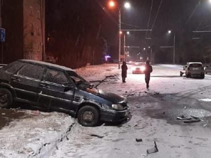 На заснеженной балаковской дороге столкнулись два авто. Есть пострадавшие