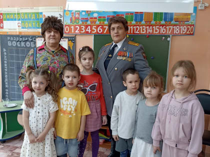 В детском саду № 2 г. Маркса прошла увлекательная игра-беседа на тему «Знает каждый: безопасность - это важно»