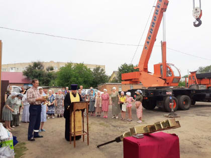 На звонницу храма в Анисовке установлен крест