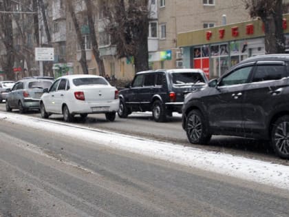 Саратовцы в два раза реже стали покупать новые авто