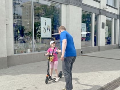 Никита Григорьевский поздравил семьи с Днем защиты детей