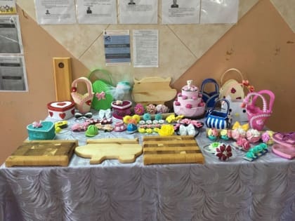 В Асмётовском доме культуры работает выставка творческих работ, посвящённая предстоящему празднику 8 Марта