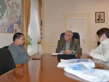 Сергей Овсянников встретился с победителями фотоконкурса, посвященного вывескам на иностранных языках