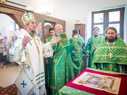 Епископ Пахомий совершил Литургию в храме во имя преподобного Сергия Радонежского г. Покровска