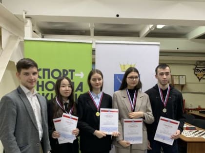 Команда юридической академии - победители турнира по шашкам среди студентов, посвященного Дню космонавтики