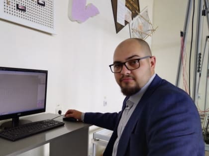 Наши преподаватели: Владислав Емельянов