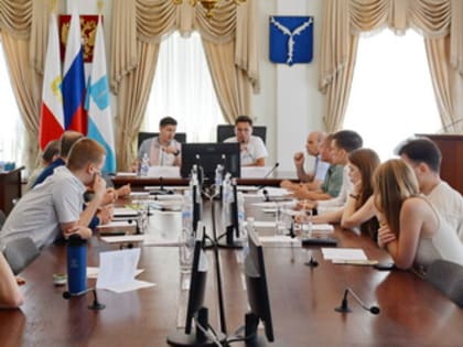 Александр Бондаренко и члены Молодежного парламента городской Думы приняли участие в заседании круглого стола «Саратов – город возможностей для творческой молодежи»