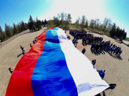 Молодогвардейцы Саратова провели патриотическую акцию в честь провозглашения Донецкой Народной Республики