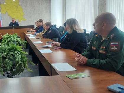 Валерий Лазарев принял супругу участника СВО