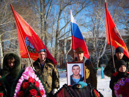 СВО. Под Саратовом простились с погибшим десантником Валерием Тарновским